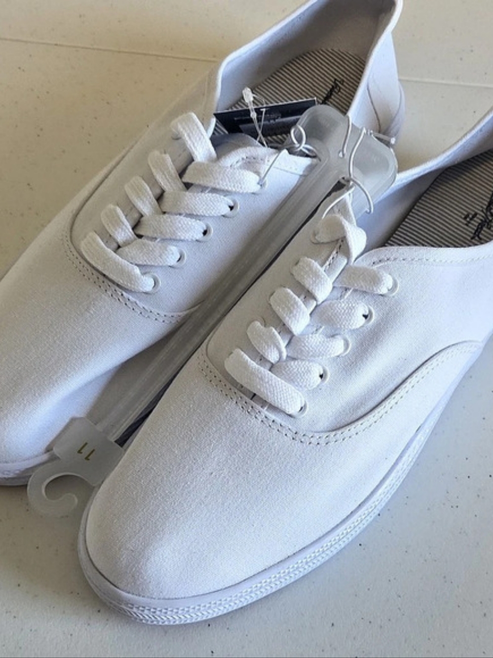 Universal Thread Women's Lunea Lace-Up Sneakers White US 11 Casual Preppy